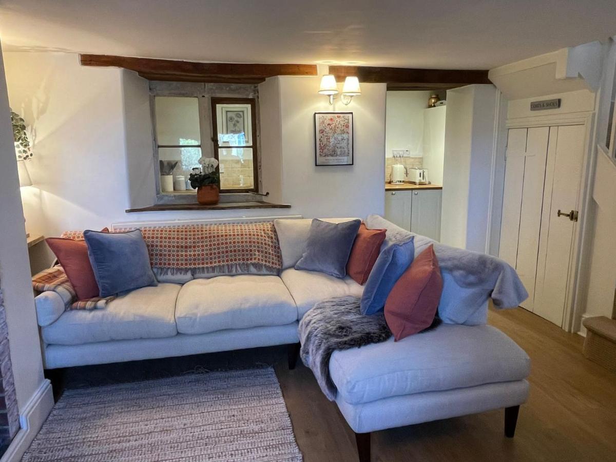 Hebe Cottage - Idyllic And Homely With Attention To Detail Atworth Exterior foto